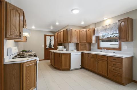 107 Pleasant Dr, Sidney, IL 61877 photo 4
