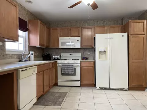 409 Legend Ln, Mchenry, IL 60050 photo 3