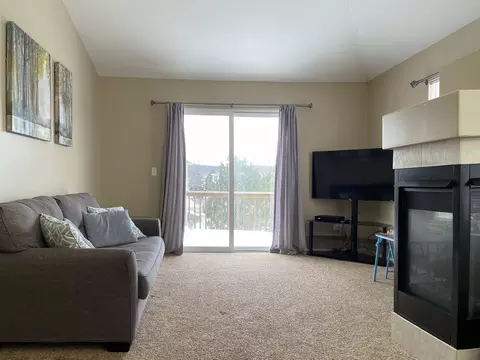 409 Legend Ln, Mchenry, IL 60050 photo 6