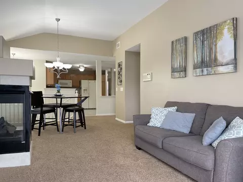 409 Legend Ln, Mchenry, IL 60050 photo 7