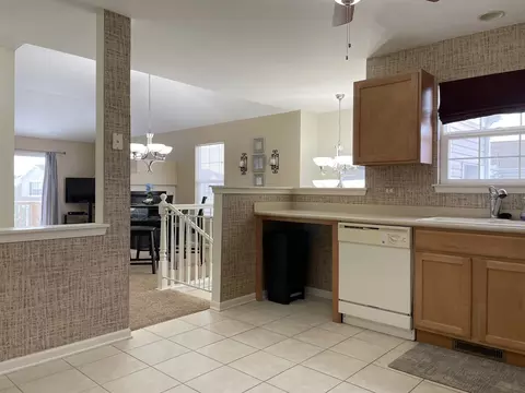 409 Legend Ln, Mchenry, IL 60050 photo 4