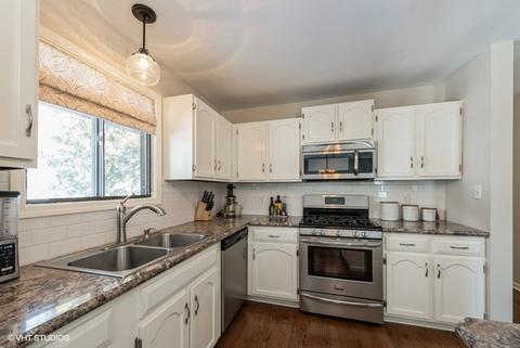 1323 Hillside Ln, Mchenry, IL 60051 photo 3