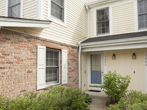 4902 Turnberry Dr, Hoffman Estates, IL 60010 photo 2