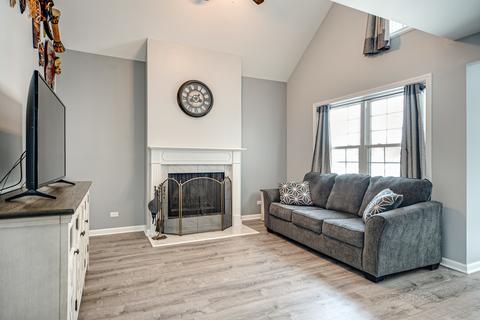 672 Beth Ct, Gurnee, IL 60031 photo 5
