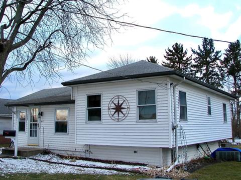 209 E 3rd St, Arthur, IL 61911 photo 1