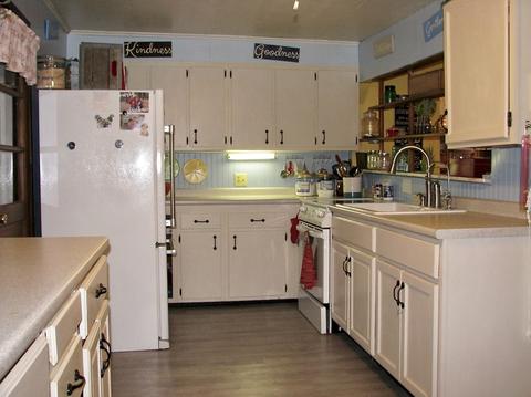 209 E 3rd St, Arthur, IL 61911 photo 9
