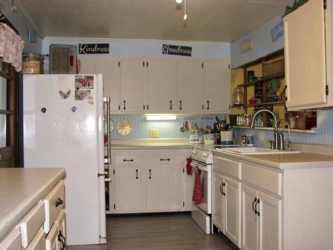 209 E 3rd St, Arthur, IL 61911 photo 10