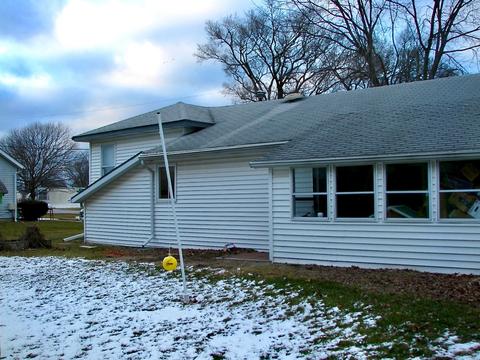 209 E 3rd St, Arthur, IL 61911 photo 2
