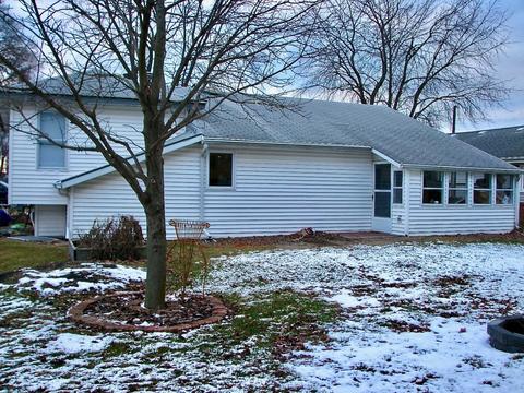 209 E 3rd St, Arthur, IL 61911 photo 3