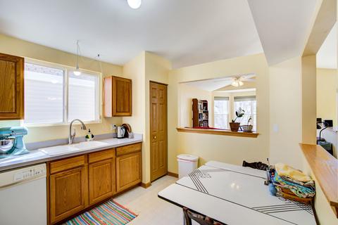 847 Symphony Dr, Aurora, IL 60504 photo 3