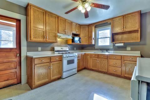 431 S Beech St, Arthur, IL 61911 photo 17