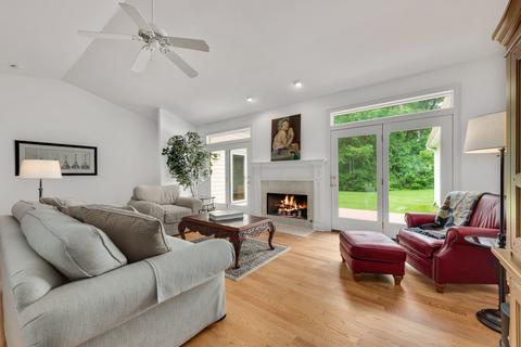 2913 Albert Dr, Mchenry, IL 60050 photo 9