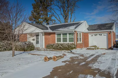 814 Elm St, Bloomington, IL 61701 photo 2