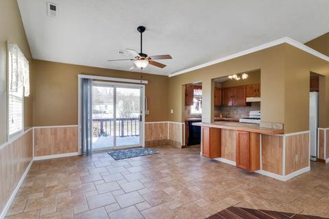 135 E Clay St, El Paso, IL 61738 photo 7