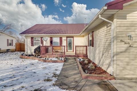 135 E Clay St, El Paso, IL 61738 photo 3