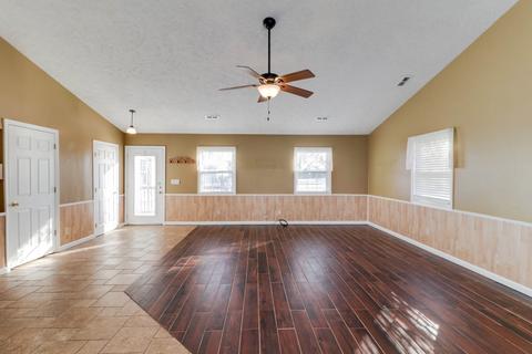 135 E Clay St, El Paso, IL 61738 photo 11