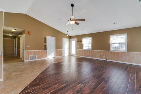 135 E Clay St, El Paso, IL 61738 photo 6