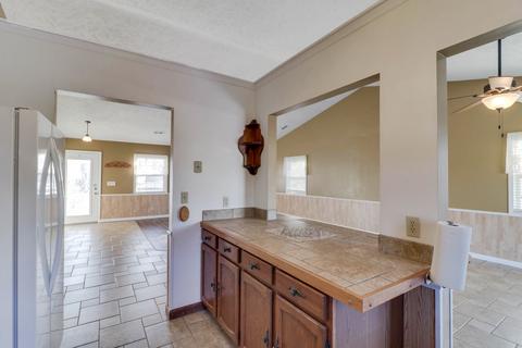 135 E Clay St, El Paso, IL 61738 photo 12