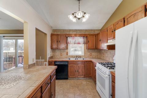 135 E Clay St, El Paso, IL 61738 photo 14