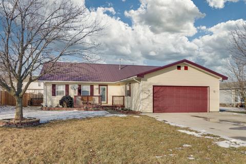 135 E Clay St, El Paso, IL 61738 photo 2