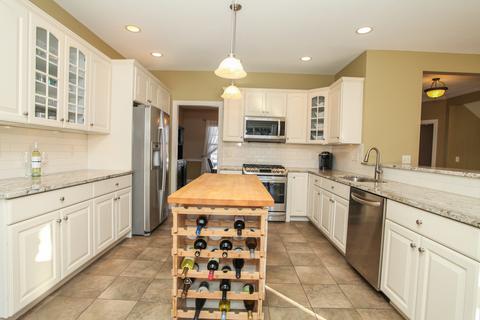 6 Chloe Ct, Bloomington, IL 61704 photo 2