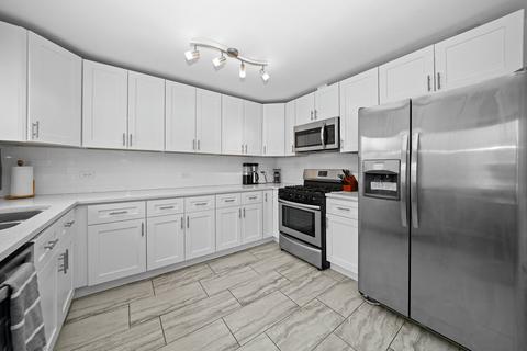 6948 Olympic Dr, Bridgeview, IL 60455 photo 3