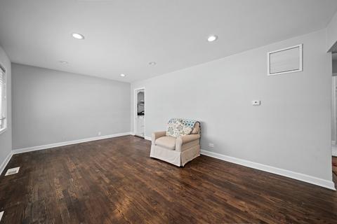 6948 Olympic Dr, Bridgeview, IL 60455 photo 7