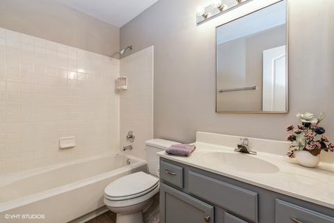 4585 Jade Ln, Hoffman Estates, IL 60192 photo 12