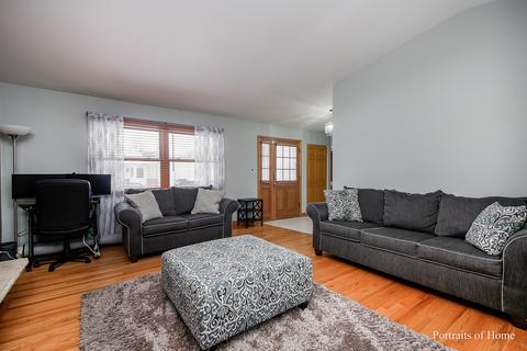 4429 Westbridge Ct, Hoffman Estates, IL 60195 photo 2