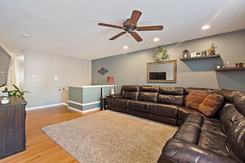 1275 Hassell Ct, Hoffman Estates, IL 60169 photo 4