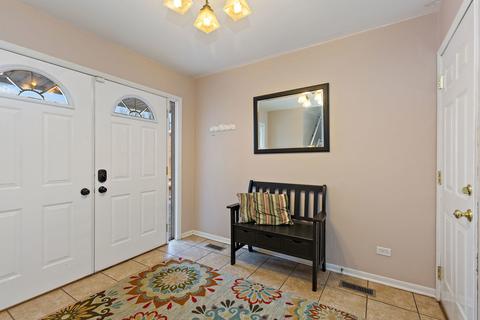 1275 Hassell Ct, Hoffman Estates, IL 60169 photo 2