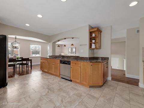 1111 Bristol Ct, Wheaton, IL 60189 photo 8