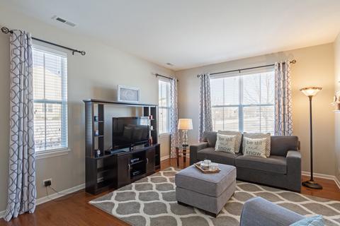 421 Azalea St, Elgin, IL 60124 photo 4