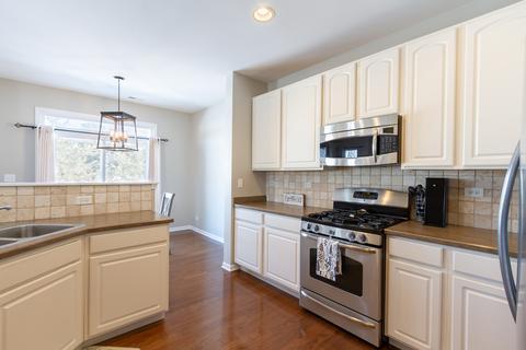 421 Azalea St, Elgin, IL 60124 photo 7