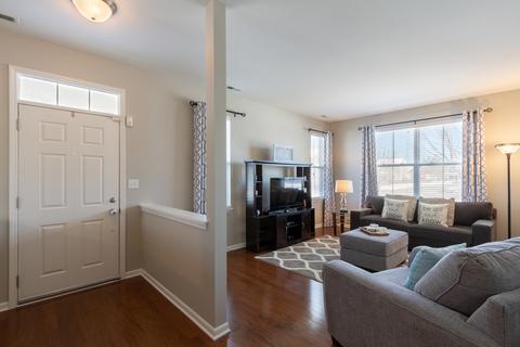 421 Azalea St, Elgin, IL 60124 photo 3