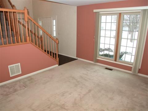 1061 Huron Dr, Elgin, IL 60120 photo 4