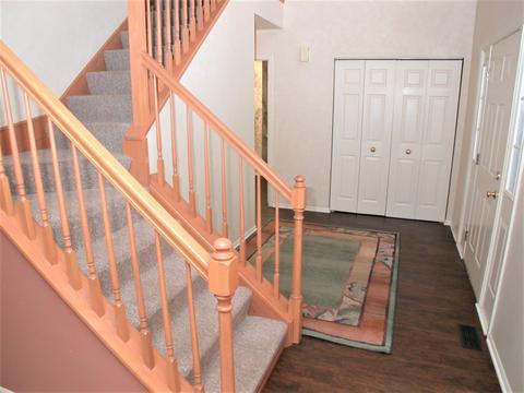 1061 Huron Dr, Elgin, IL 60120 photo 2