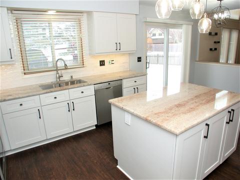 1061 Huron Dr, Elgin, IL 60120 photo 7