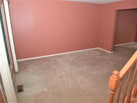 1061 Huron Dr, Elgin, IL 60120 photo 3