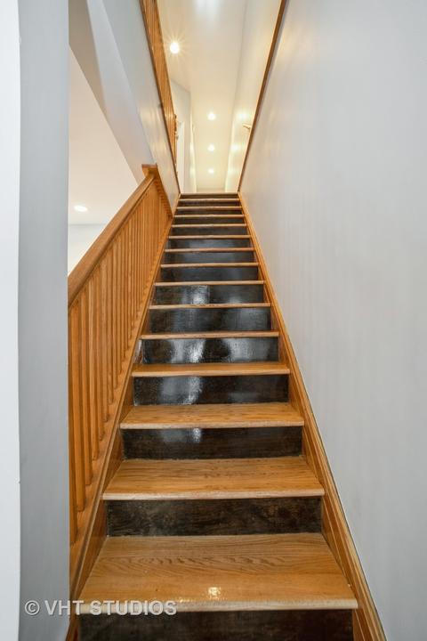2621 E 74th St, Chicago, IL 60649 photo 9