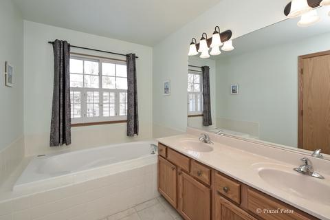 2005 Jeffrey Ln, Elgin, IL 60123 photo 10