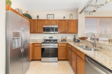 823 Daniel Dr, Minooka, IL 60447 photo 4