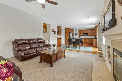 3053 Sutton St, Elgin, IL 60124 photo 9