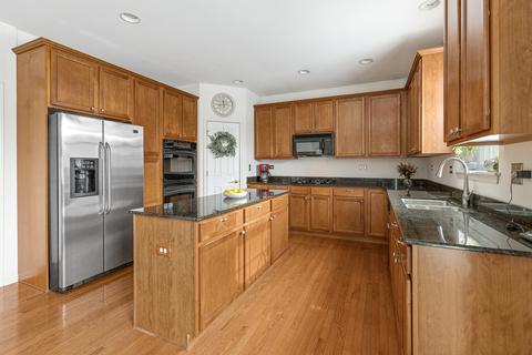 3053 Sutton St, Elgin, IL 60124 photo 11