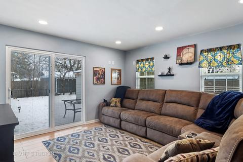 3704 Meadow Dr, Rolling Meadows, IL 60008 photo 6