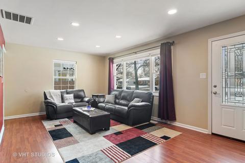 3704 Meadow Dr, Rolling Meadows, IL 60008 photo 2