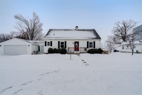 105 E Main St, Danvers, IL 61732 photo 2