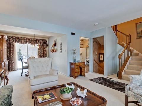 1605 Blackhawk Trl, Wheeling, IL 60090 photo 4