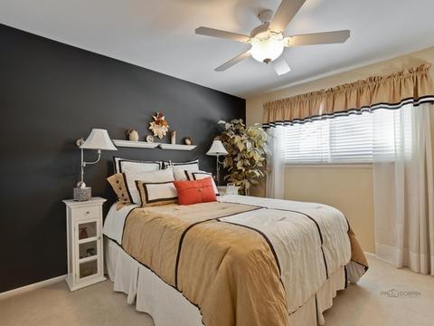 1605 Blackhawk Trl, Wheeling, IL 60090 photo 8