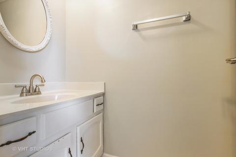 239 Gregory St #6-2, Aurora, IL 60504 photo 9